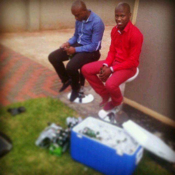 Young Business Man | Computer Geek | Games Fanatic | Party Freak | Sapiosexual | House Lover | Beer Drinker | #SGN©  #TeamSAB #KaSonaStyleSeoJoe #EFF_Supporter
