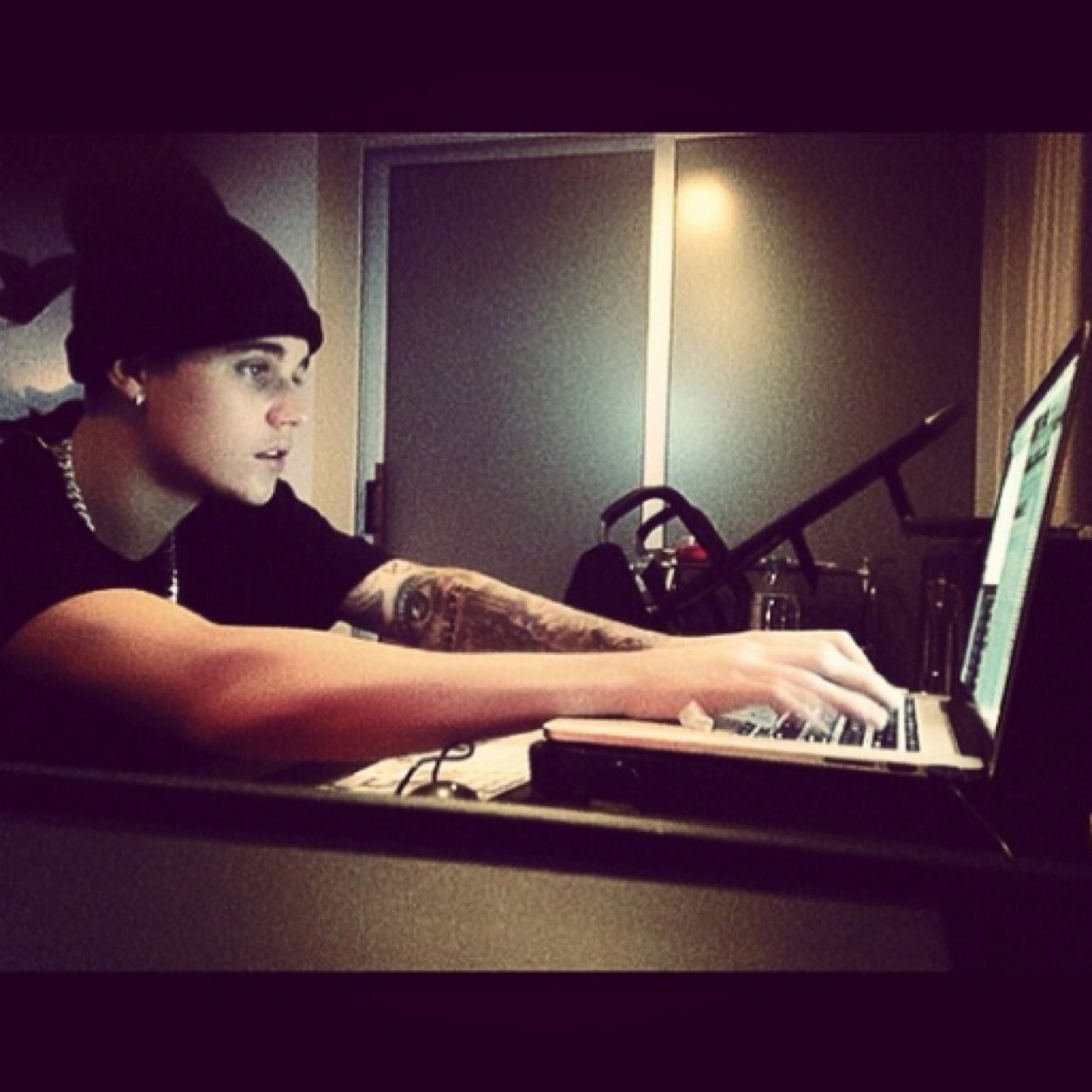 I LOVE BELIEBERS ! X i met him x
