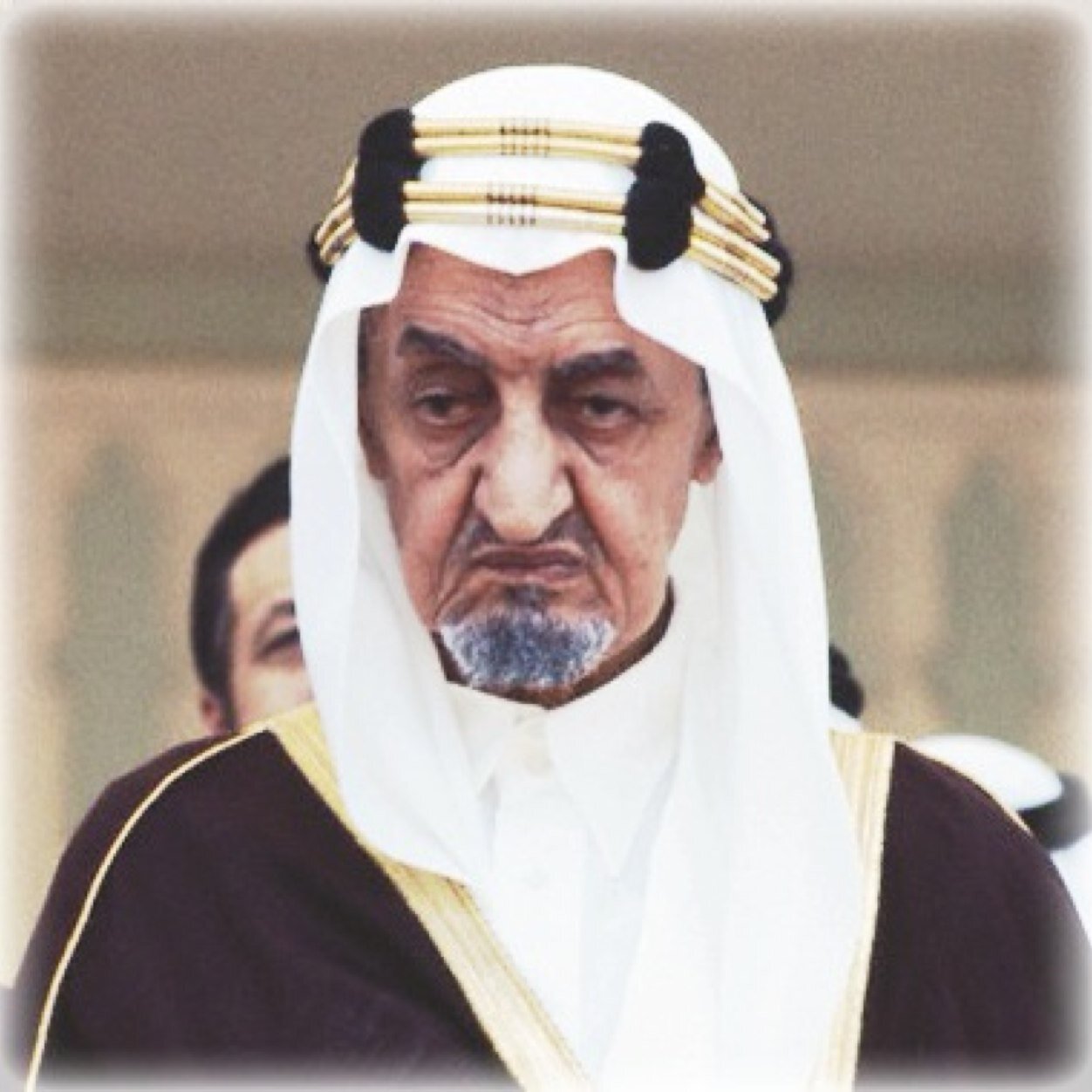 واصبر نفسك مع الذين يدعون ربهم بالغداة والعشي يريدون وجهه ولا تعد عيناك عنهم تريد زينة الحياة الدنيا ولا تطع من أغفلنا قلبه عن ذكرنا واتبع هواه وكان أمره فرطا