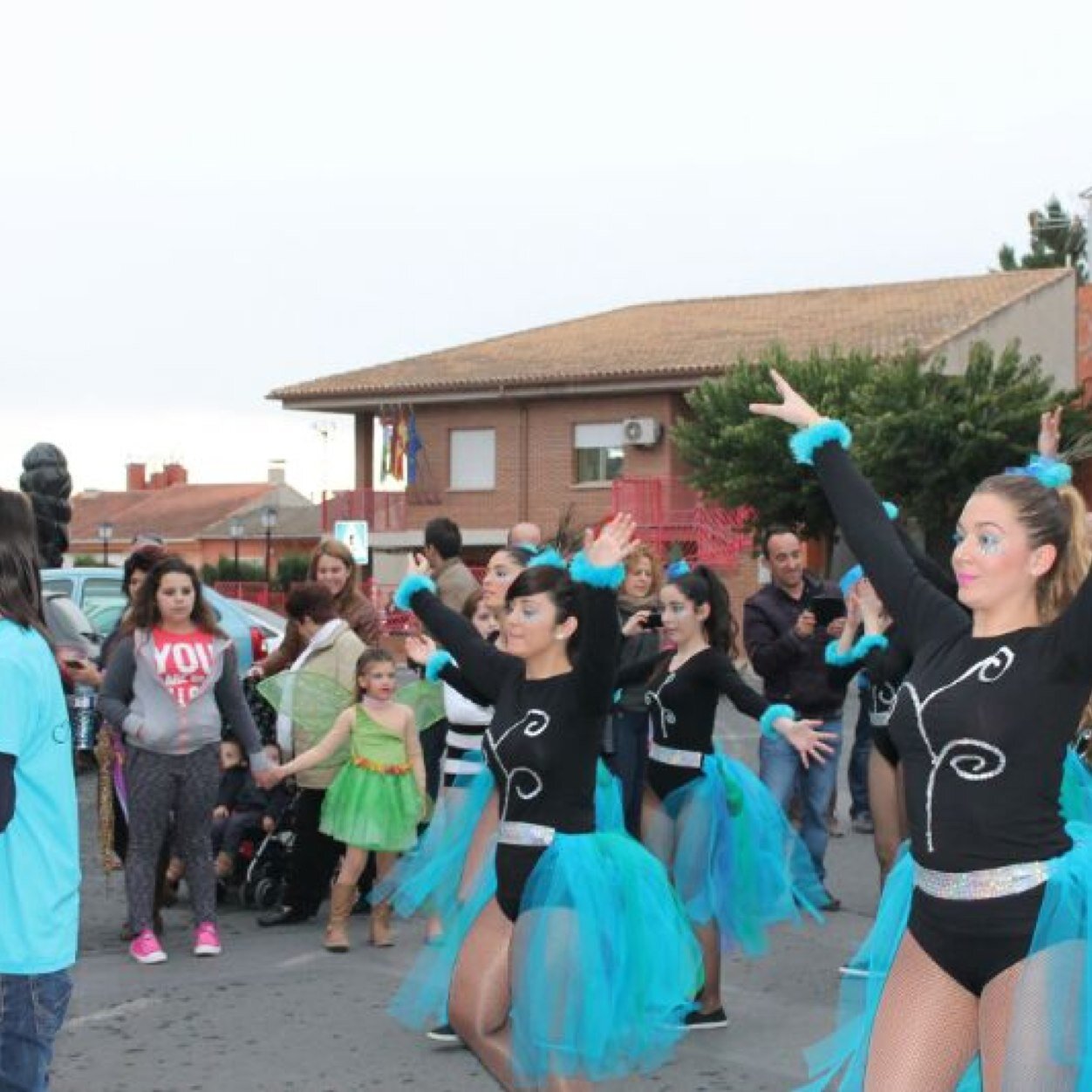 VIVIR PARA BAILAR
680262005 - 610224133