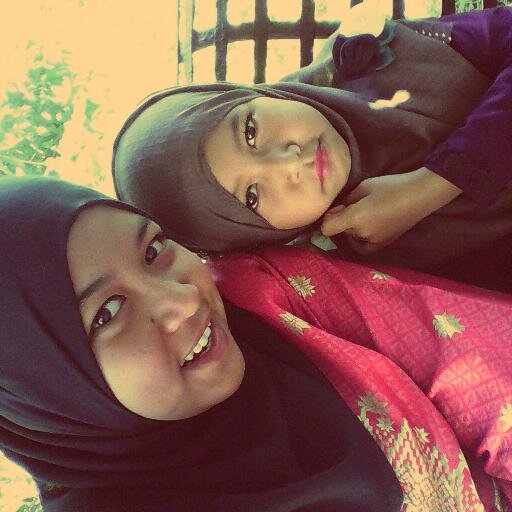 Elyia   ツ  |  15  | smk syed alwi  | peqelih. . ◕‿◕™    ~rinduu ex ♫~   -----  https://t.co/Ff1rwC59RW