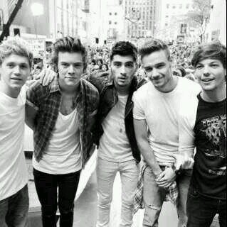 una chica enemorada de 4britanicos y 1 irlandes♥♥♥♥♥♡♡♡♡