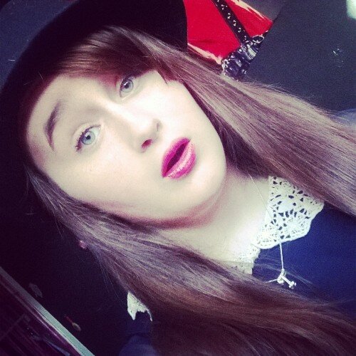 Hay my name is Tasha i have blue eyes and broun hair i am small for my age but i am happy with it i am also 16 but going on to 17 this year xxxx
