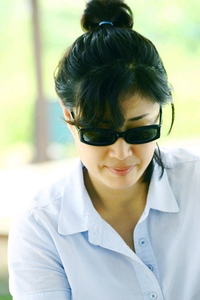 눈을 닫고 귀를 막아도 세상이 돌아갑니다.
아직 세상과 그럭저럭 타협하기는 싫습니다.

엄마로 며느리로 그리고 맛벌이 주부로 
두 눈 부릅뜨고 귀 기울여 사회와 소통하며
평범하지만 재미나고 살맛나는 세상에서 이웃과 더불어 살고 싶습니다.
