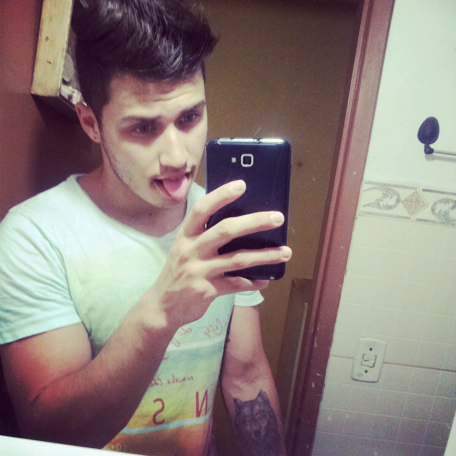 Por um mundo onde a zuera não tenha limites! Na moralzinha, da follow ai rapidão http://t.co/CbJkwAbcLG