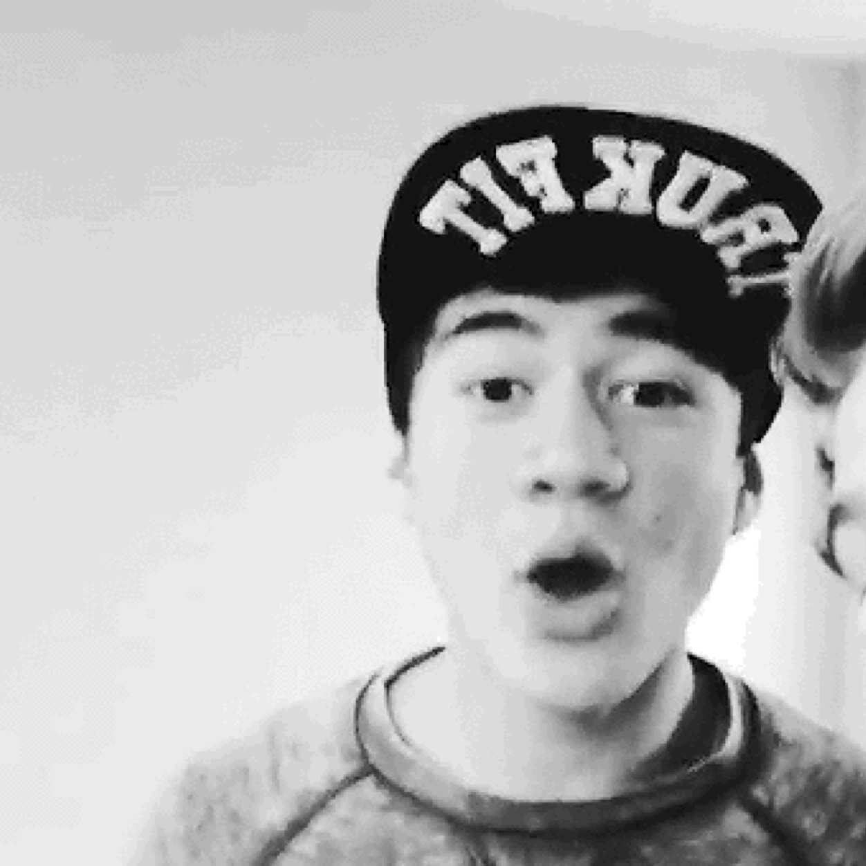 A free follow from @xcuddlycalumx AND YOU NEED TO FOLLOW @CROWNTHEHARRY ! pleaseee..they follow back :)
