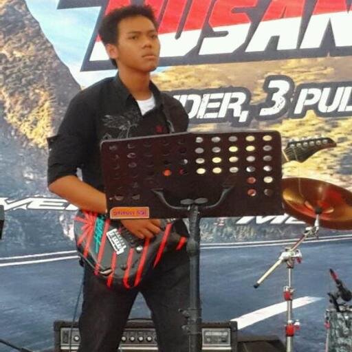 ~Guitarist of @S3Dband~ \m/ Caraya E226, Squier Showmaster Jason Ellis, Boss ME25, Roland Juno Di, Yamaha PSR-S910. For Guitar Course & Job contact 089627550922