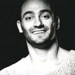 Professionnal Kitesurfer Freestyle
2 x World Champion 
1 x European Champion
4 x French Champion

http://t.co/bf7HNcef