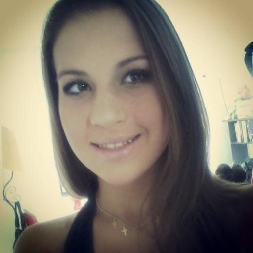 eu soou eu..¬¬um beijo Não mata a fome certo!. Mas abre completamente o Apetite
(segue ai sigo de volta)=)