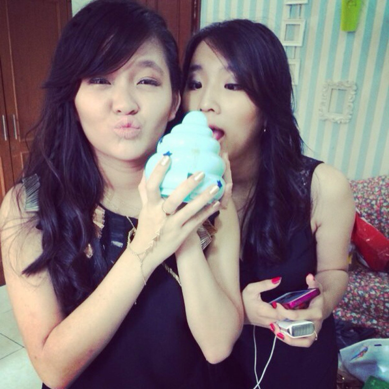 IG: cynthiawidjajaa owner :@itscasecase_ ! Customize your gadget with us! PM for info .LINE: imiliacynthia Wa:081291671067