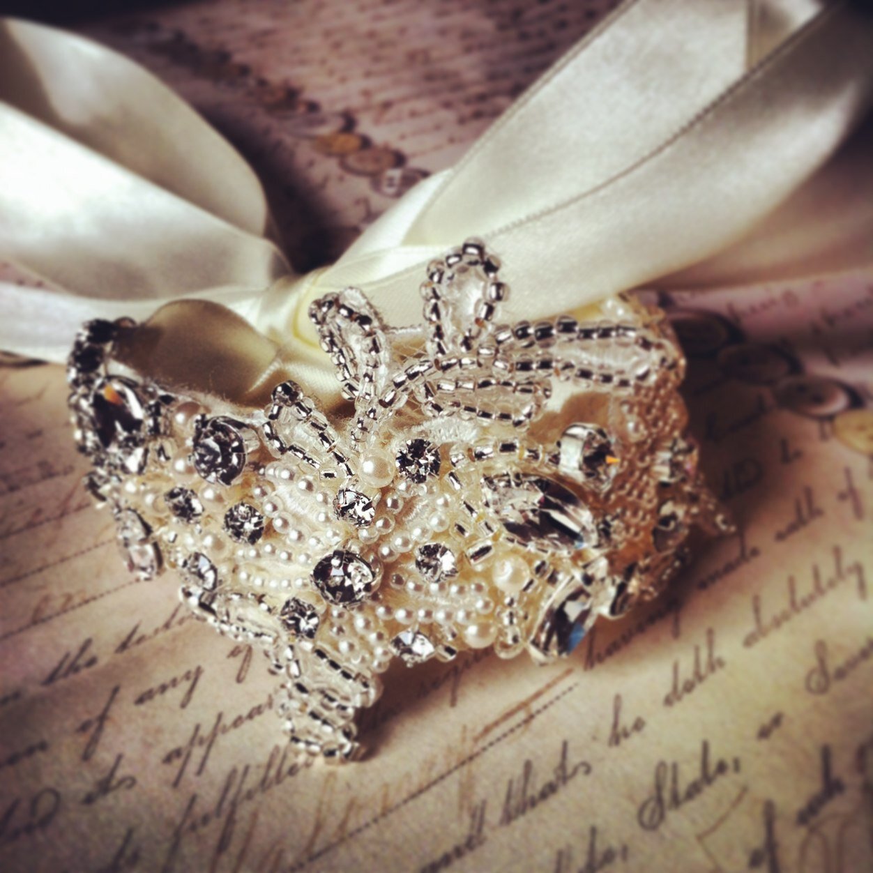 Designer Maker specialising in jewellery and accessories. Lover of all things wedding related & chocolate! Sleep deprived mummy and wife to @SiTheDesignGuy.