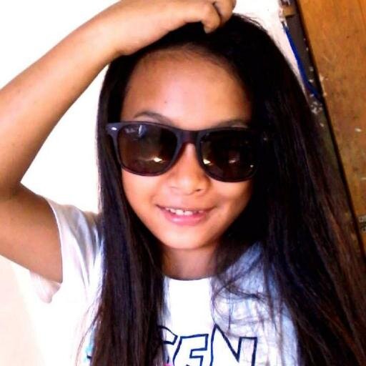 .,truE fRiends do nOt judge each other.,they judge people together !! haha #simply me..