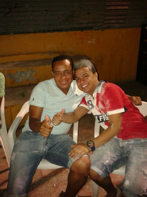Naci el 26 de febrero, padres: ayda rojas y luis de castro.. Vivo en chiriguana, estudie administracion fra y de sistemas...