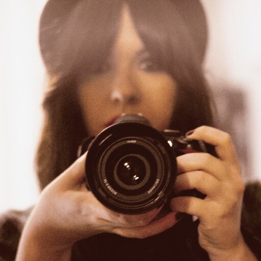 delicious_del's profile picture. Soñando por encima de mis posibilidades.                           Diseñadora gráfica y web.
Fotografía,diseño y música como modo de vida.