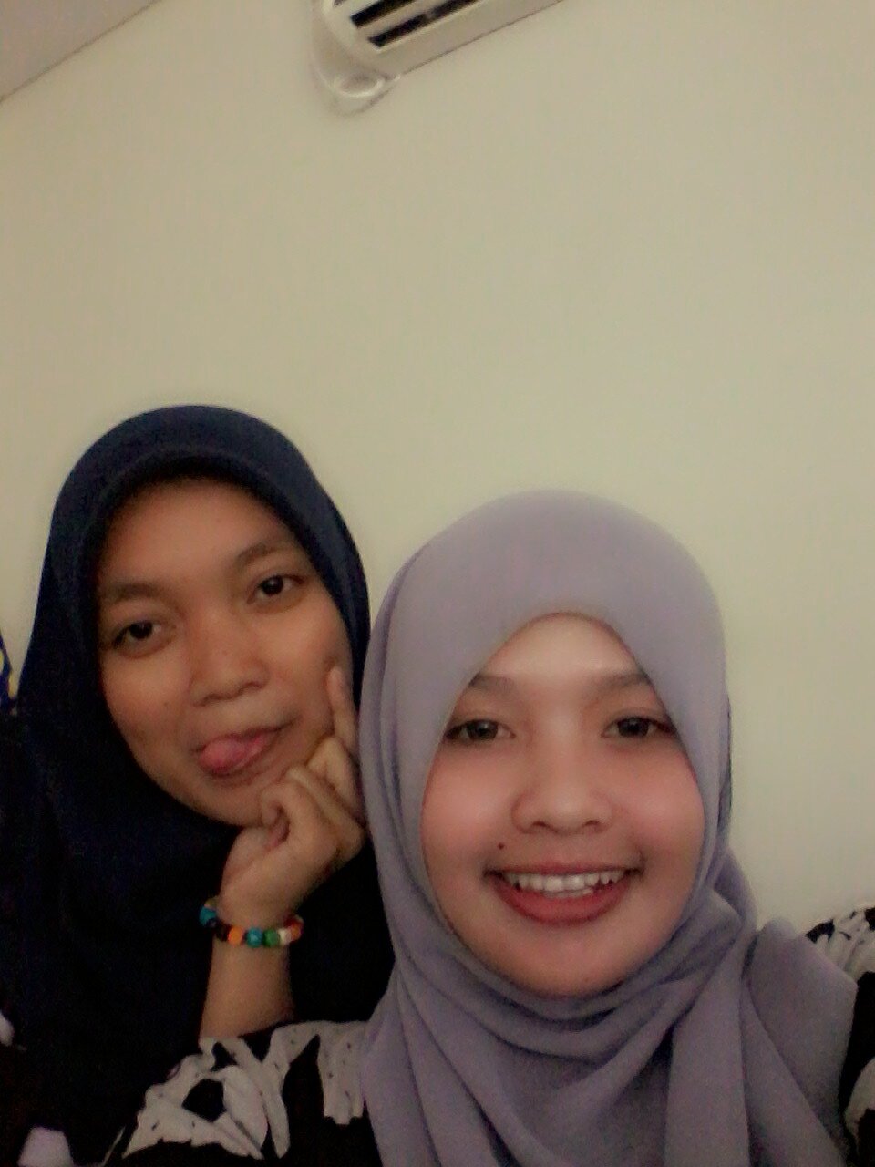 13 Mei 1995 | Alumni Student of 4 SHS, and part of @ESCOUNTED |English Education of Syekh-Yusuf University'13 | Spongebob ♥ | favorit atlet @D1515OLA ♥  (✽^⌣^✽)