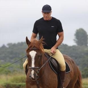 Independent International diamond broker. love rugby, all equestrian sport, gardening and a good football game.
