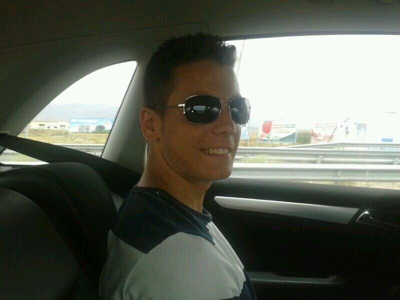 PacoMeca95's profile picture. En vez de esperar que alguien te sonría, es mejor convertirse en la causa de la sonrisa de alguien.