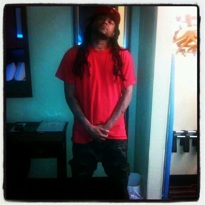 Im on my grind yall can have the bitches. All i want is money yall can paint the pic!