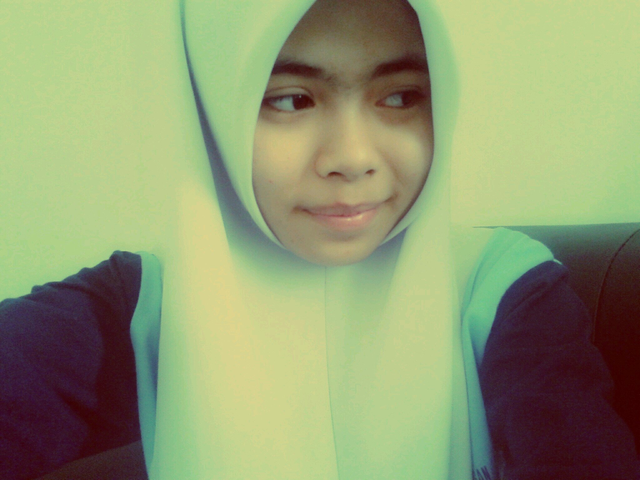 hawa ,16 , sarawakian , sayang 'awak' sorang jerrr ...