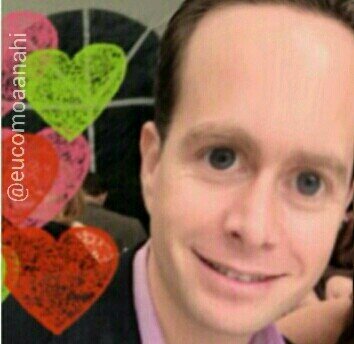 político, rico, testudo e comedor da Anahí....muaks para os velascoxoners♥