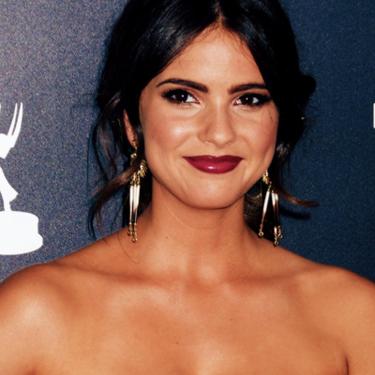 SheIlcyHennig's profile picture. I occasionally punch people when I should morally thank them. I am also an aspiring coyote. {FL/RP; Not Shelley Hennig.}