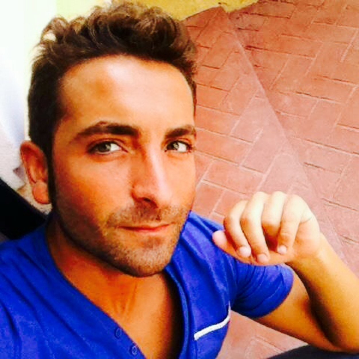Mantén tu actitud positiva. Siempre lucha. Siempre sé valiente. Sé ambicioso. Enfócate. Sé fuerte.