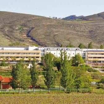 Hotel Bienestar Balneario de Grávalos, situado en el corazón de una zona con nombre de vino. Ven a disfrutar de esta maravillosa tierra con nosotros
