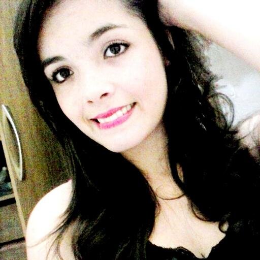Eu sei que o seu mundo girou só pra me encontrar
Parece ter feito no vento um lugar pra amar ♫♪