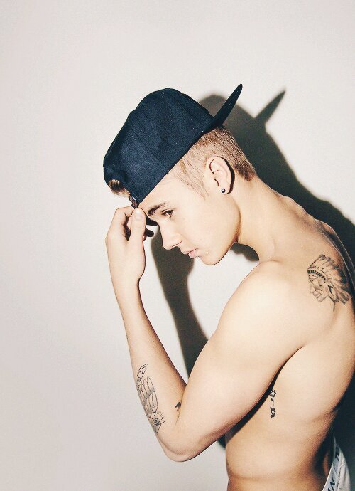 I CAN'T LIVE WITHOUT JUSTIN BIEBER , HE IS MY LIFE 333 :):):) FOLLOW ME JUSTIN PLEASE . WE WERE BORN FOR THIS @.@