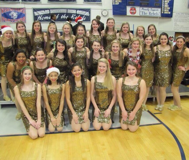 Who could ask for anything more?! IG: dsf_showchoir ✨
Shoulder tapping.....brilliant