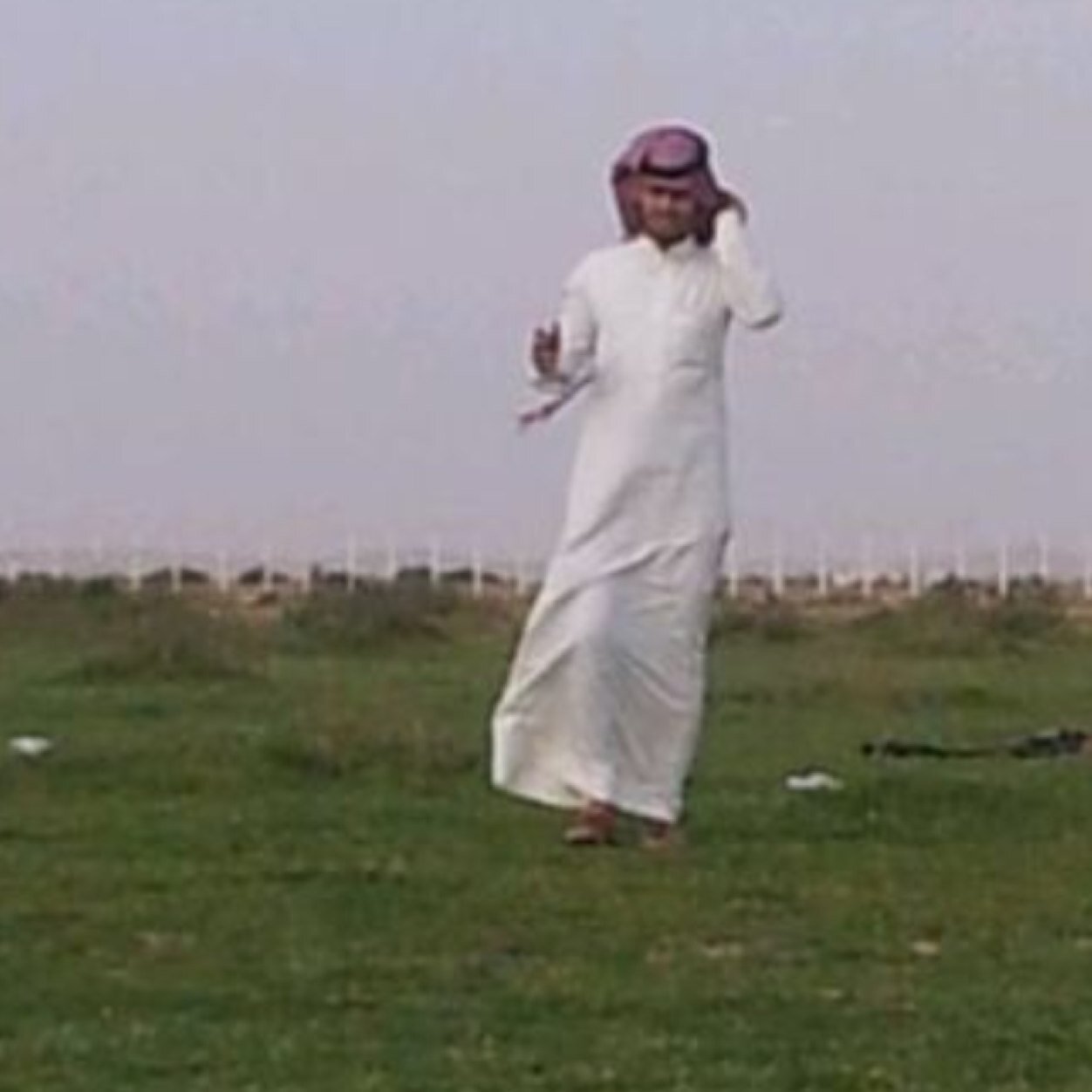 عودني الوقت ما يقفي ﺑ حي اللہ                               ما ياخذ إلا الثمين النادر الغالي.. 　