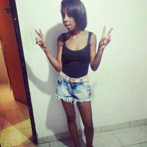 Levanta a tua cabeça princesa, se não tua coroa cai ☯  ☮