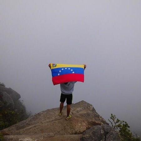 Con la mitad de mi corazón en la tierra y la otra mitad en el cielo...