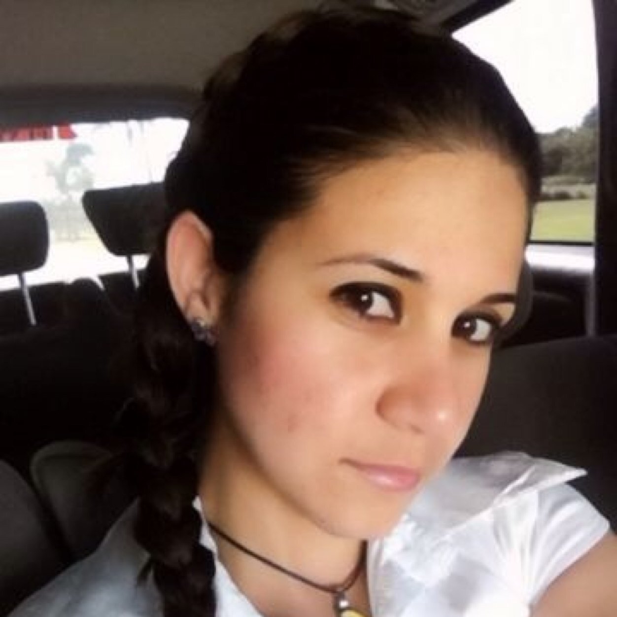 Creyente de Dios!! amorosa, sensible y amigable...