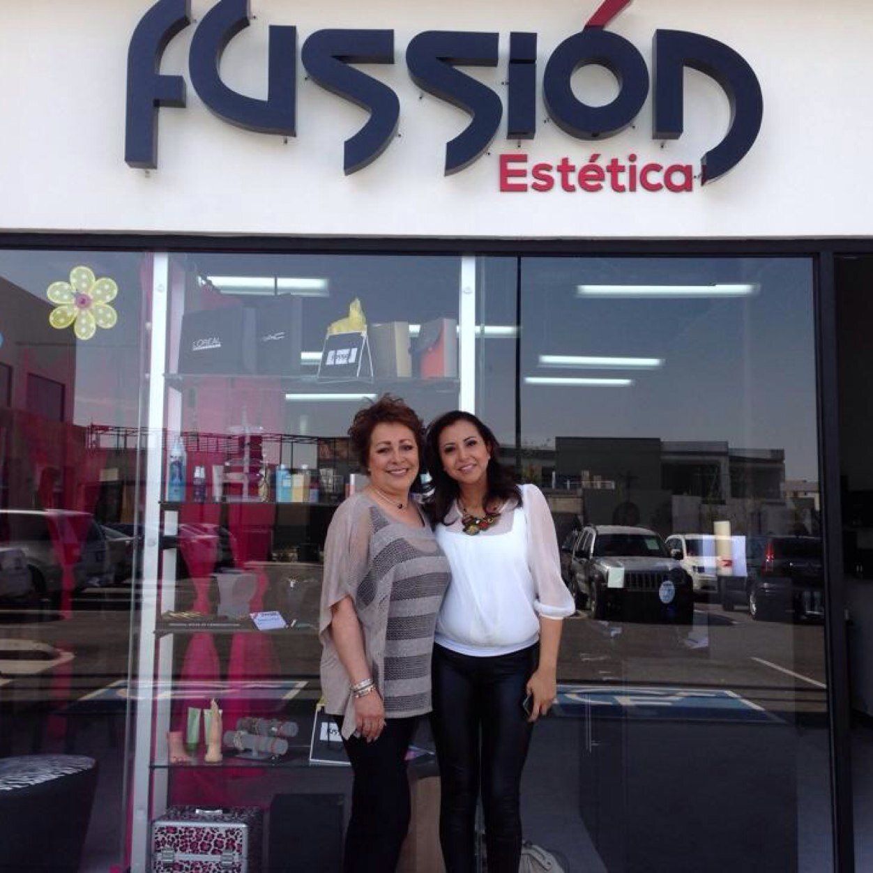 Alta peluqueria, Uñas, Cuidado de la piel.