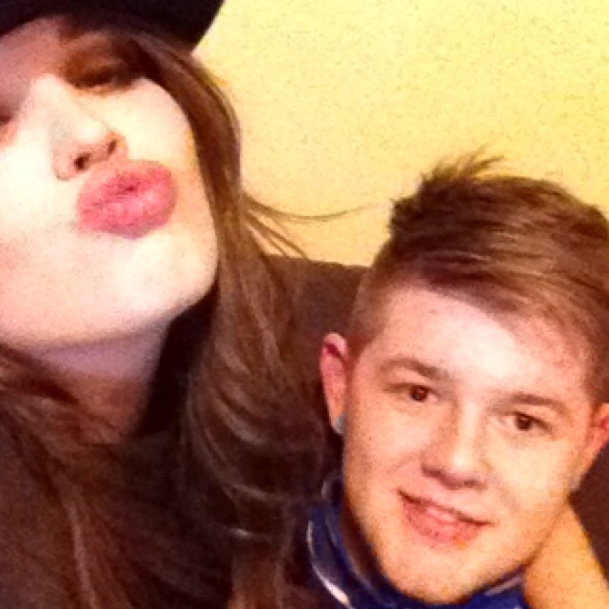 simeysed's profile picture. 19 , graphics student , I like to draw on walls.