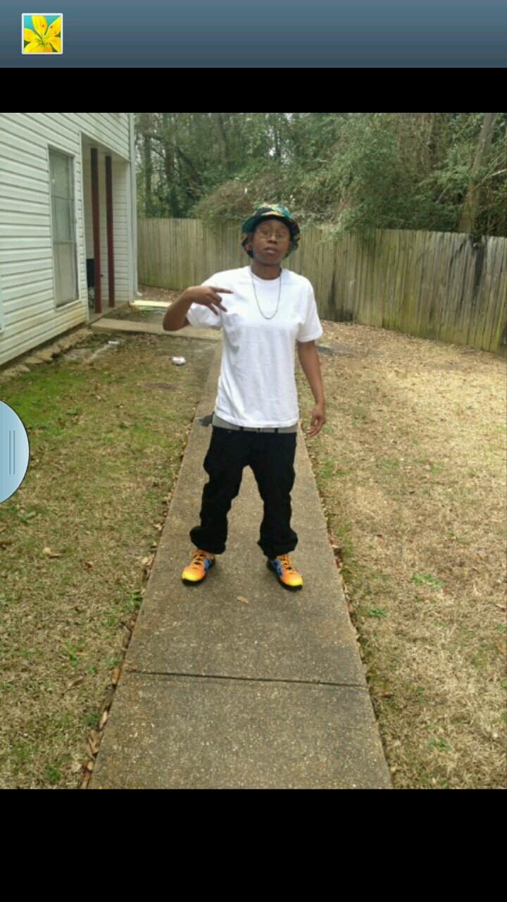 ima stonna fuk it i live it up ... im jus me.. follow me i follow back... #highlyfe