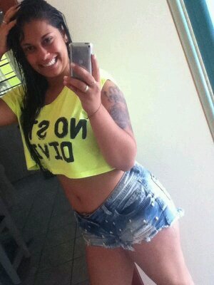 Morena linda e gosta do samba ♪