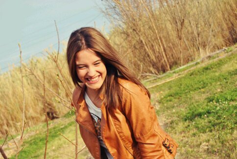 Estudiant de  2on de Baxillerat:):) Un poco loca, amiga de mis amigos y de mentalidad abierta! A FULL! :) Ríe cuando estes triste, llorar es demasiado fácil.