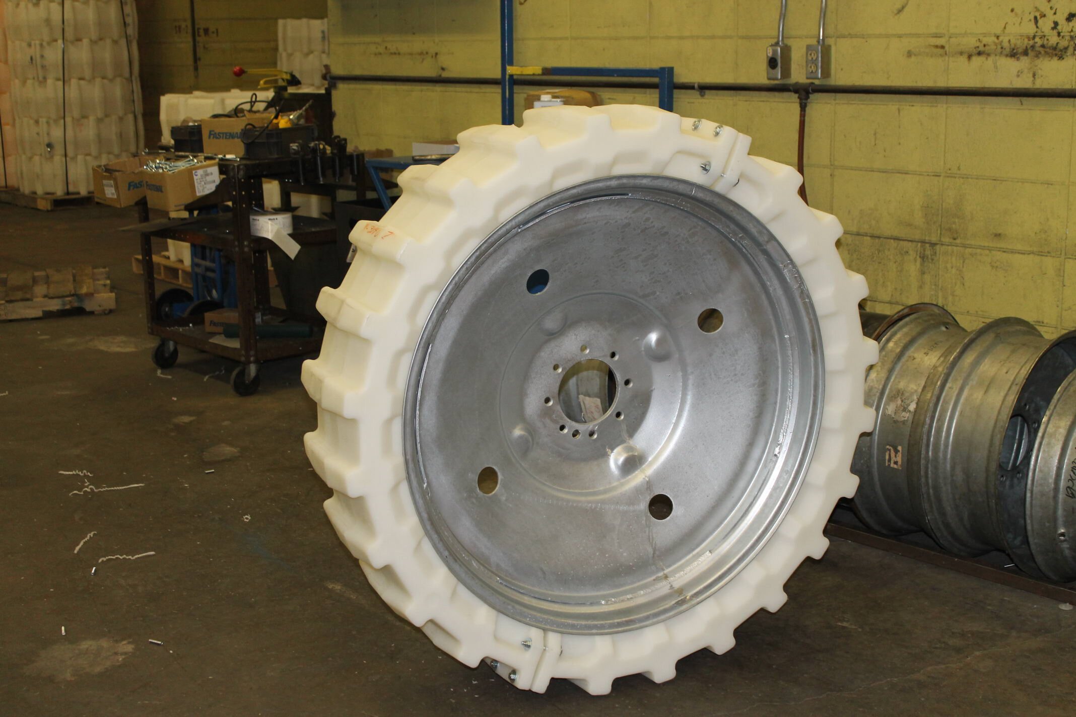 Center Pivot Plastic Tire Manufacturer
