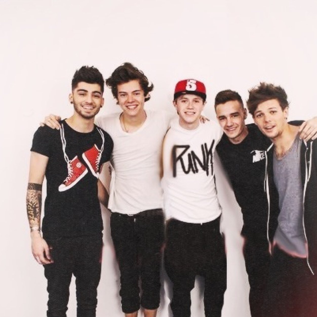 Someone; SINGLE?. Me; BACK OFF I'M MARRIED TO ZAYN MALIK✋❤️ 1D over everything❤️ JESSICA=MY BESTFWEND❤️ I follow back x