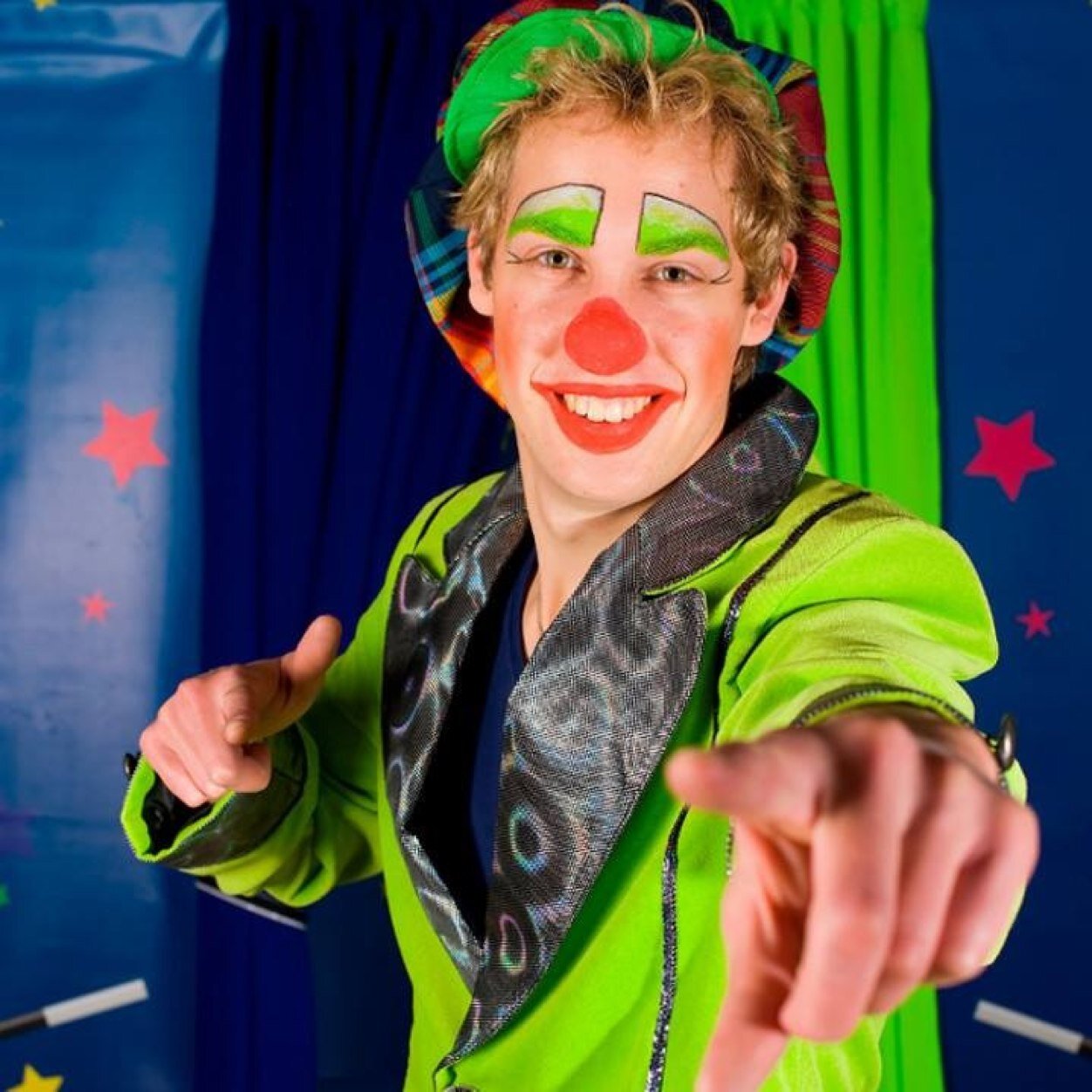 Clown Dico de veelzijdige en graag geziene gast op feesten en events!