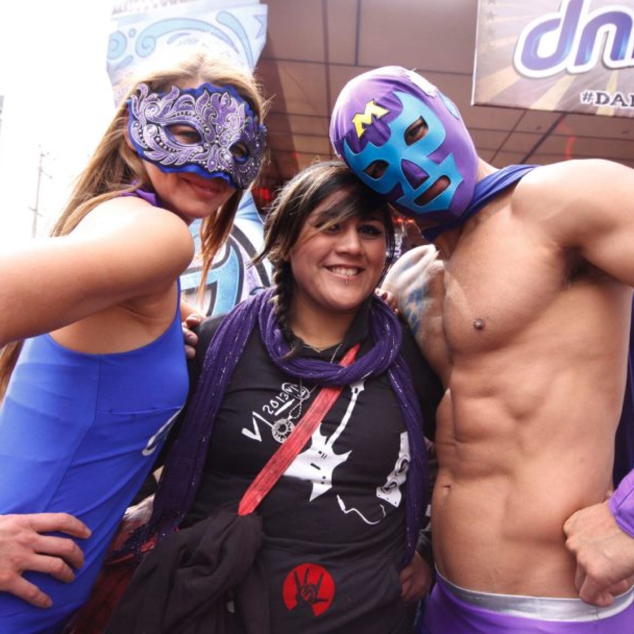Sabemos que los hombres aman mas a las Rockeras que a las cabronas!!