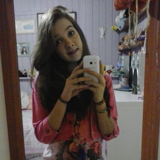 Aprendi sorrir sem receber sorriso em troca.....