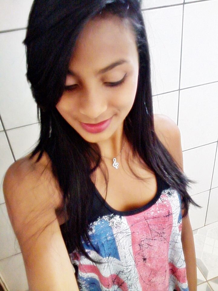 Skatista ..Amoo Música..  16 anos .. Morena e cheia de Traquilidade ♥