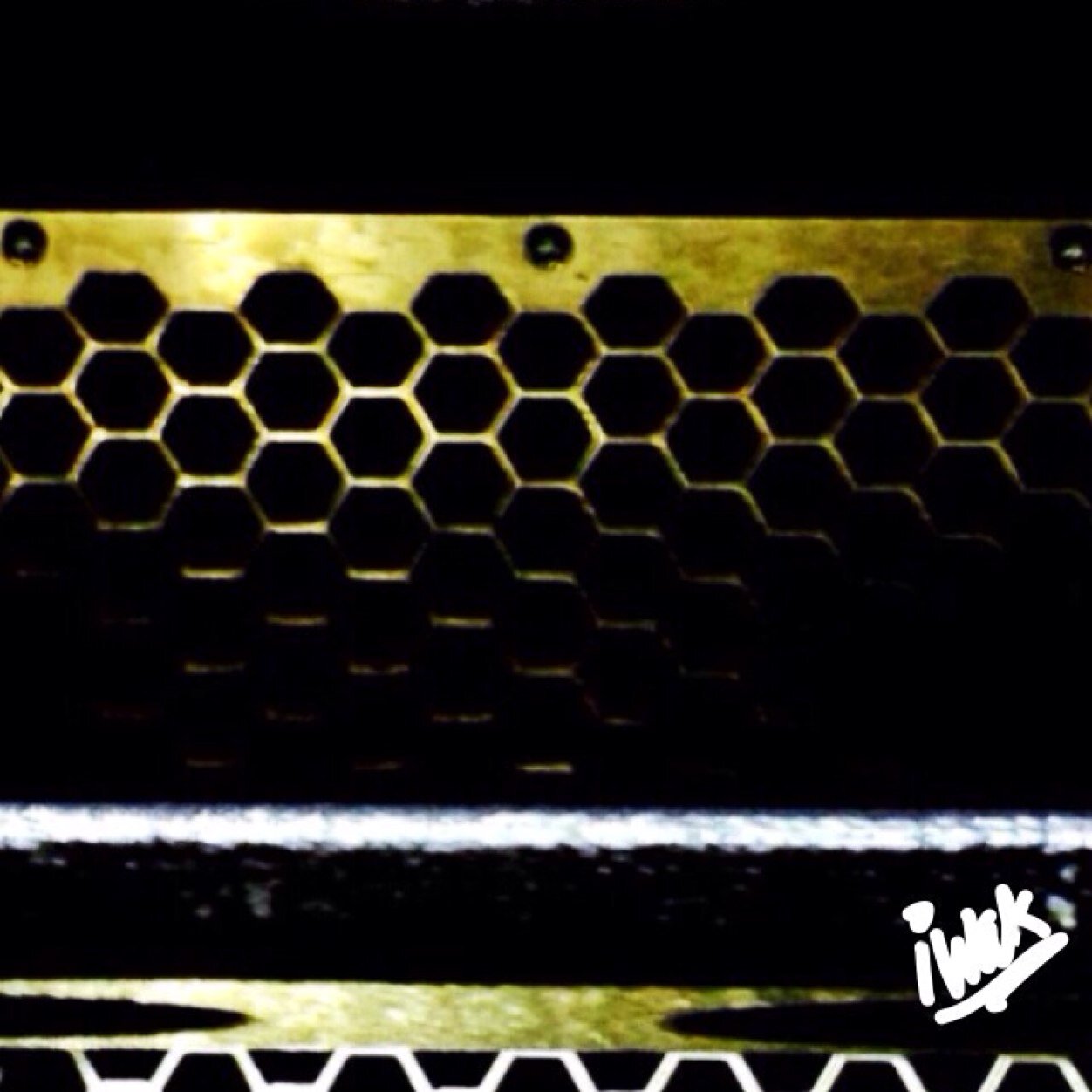Multimedia and Sonic artist, Dj, remixer, stage and sound tech, vj for @118audio - dj mixes at . http://t.co/0AMSaxHYs6