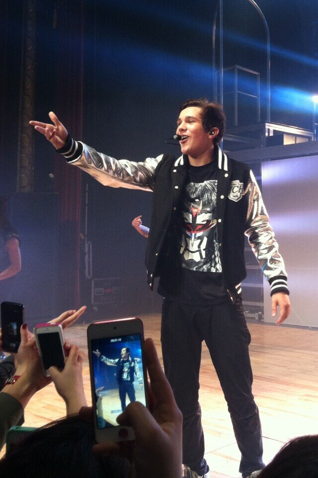 Just starting out. Foolish 4 ♡                                        3/2 he smiled at me when I was crying in the audience and sang beautiful soul
