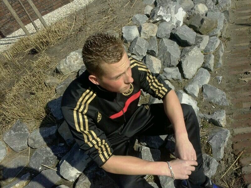 Luitzenn's profile picture. ''Follow''