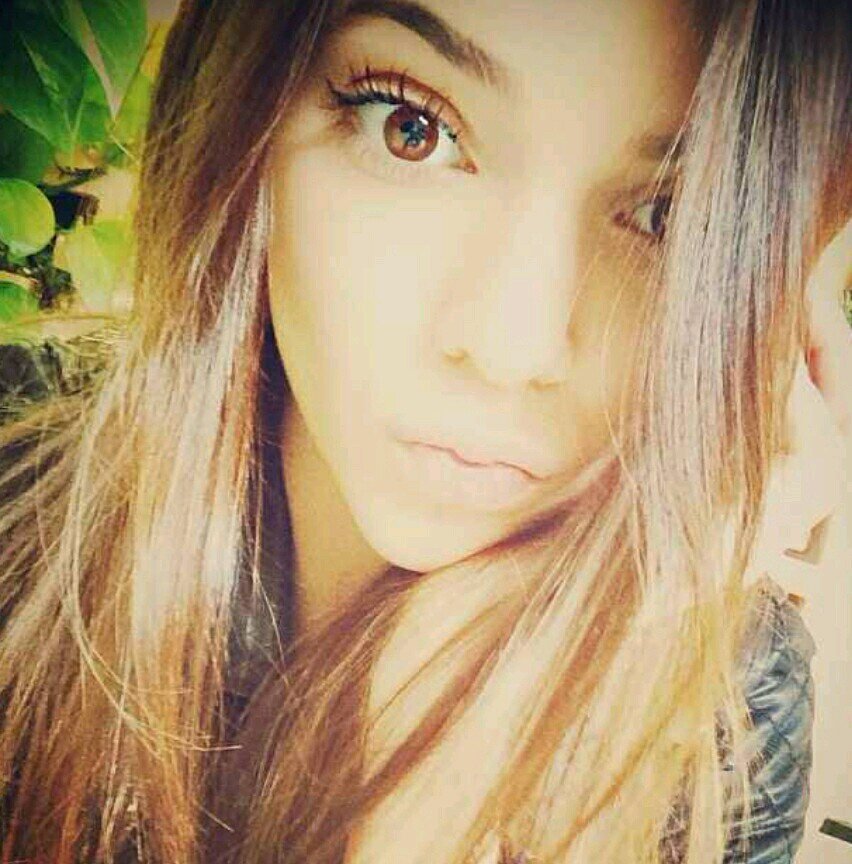 KellyHarmoni's profile picture. you're most likely a selfish cunt