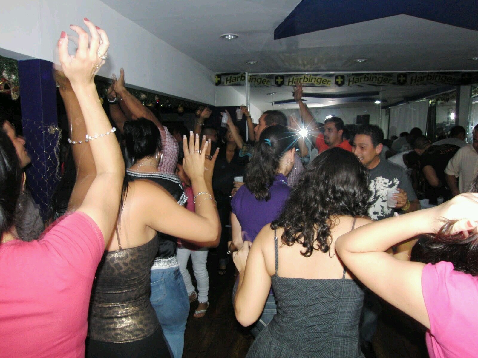 Empresa de alquiler de discplay para eventos: Matrimonios, Quince Años, Corporativos entre otros. Mas de 18 años de experiencia con los mejores dj's para ti.